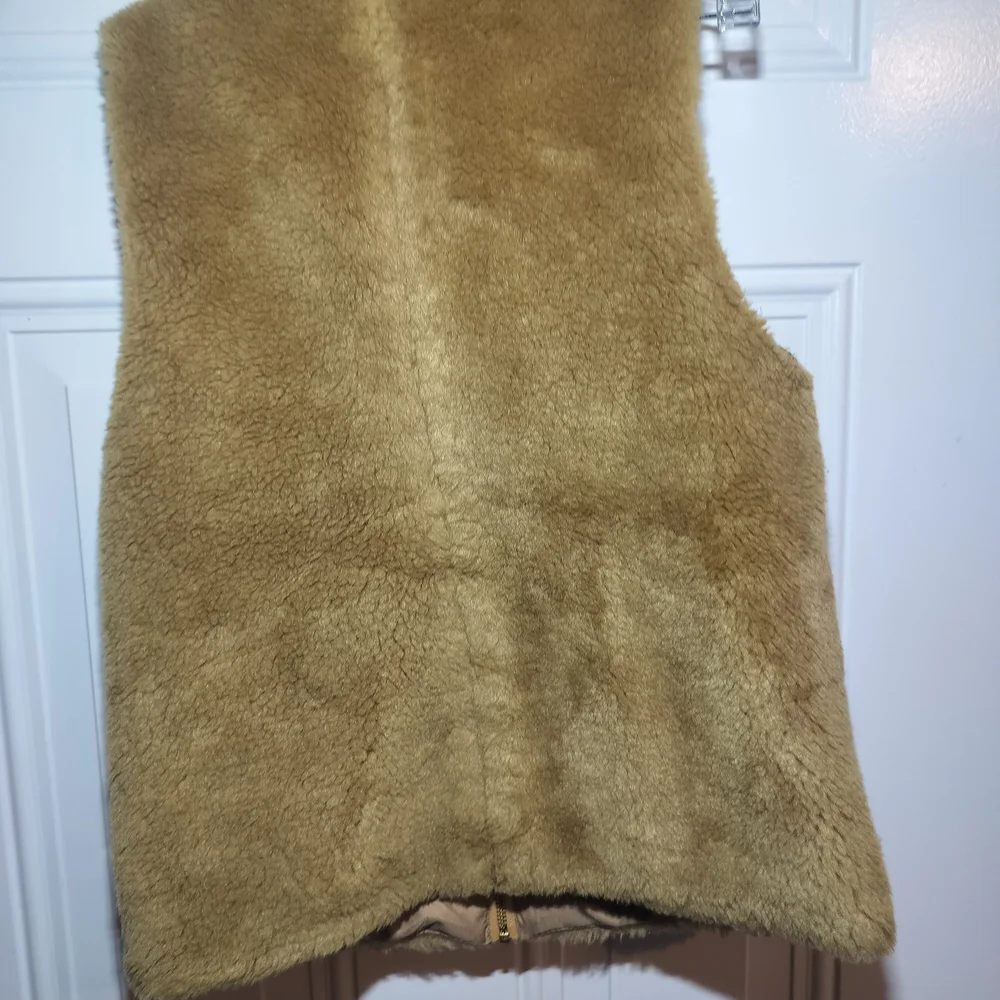 J.Crew Plush Fleece Sherpa Excursion Vest Teddy Faux Fur Camel Brown XS - Picture 6 of 11
